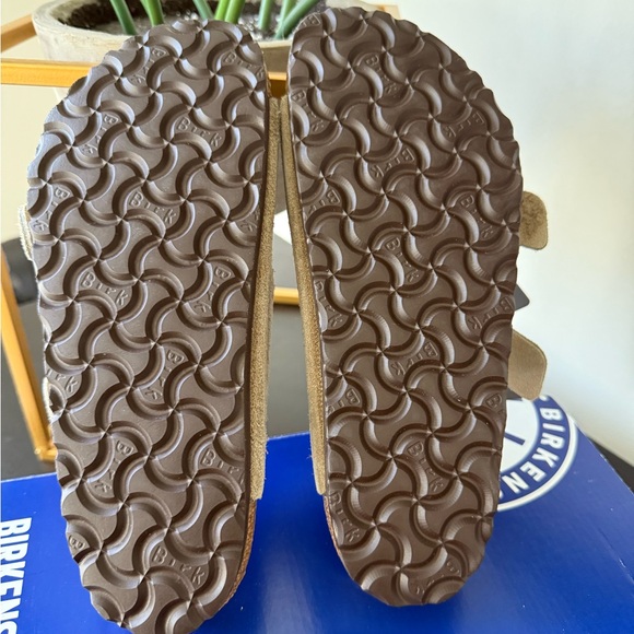NWT Birkenstock Arizona Suede Leather Taupe w/ soft foot bed Sandals. - Picture 4 of 5